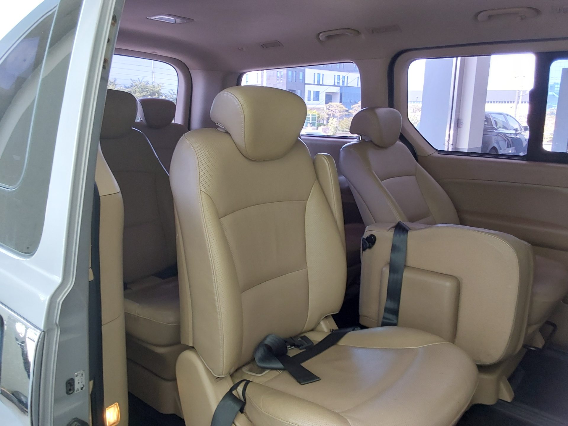 Hyundai Grand Starex 2011 - Image 13