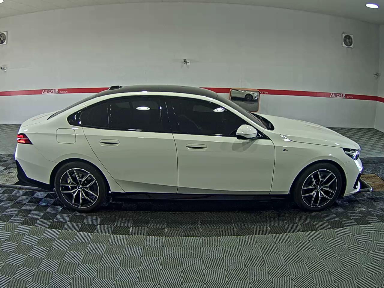 BMW 5 Series 2024 - Image 3