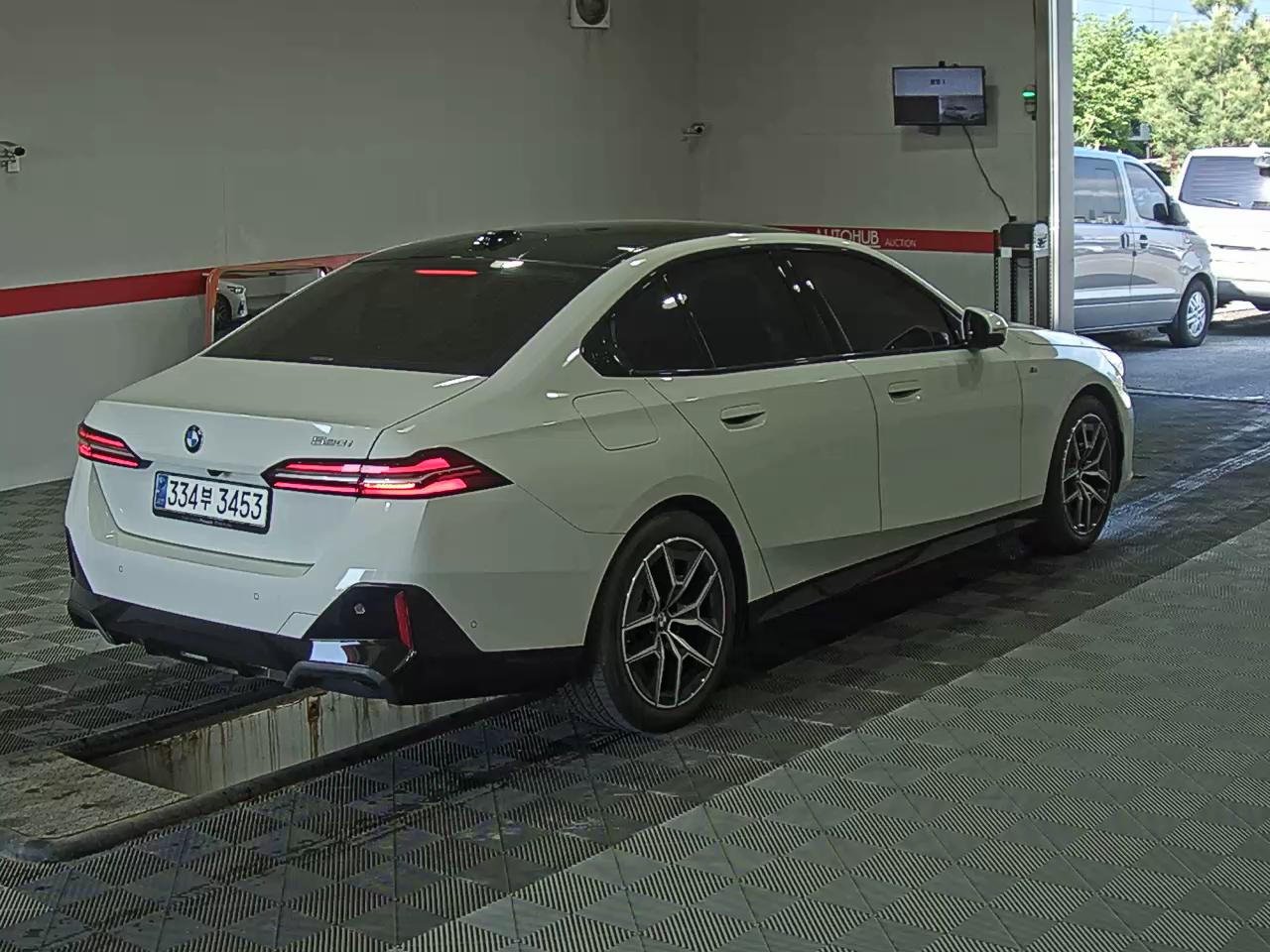 BMW 5 Series 2024 - Image 4