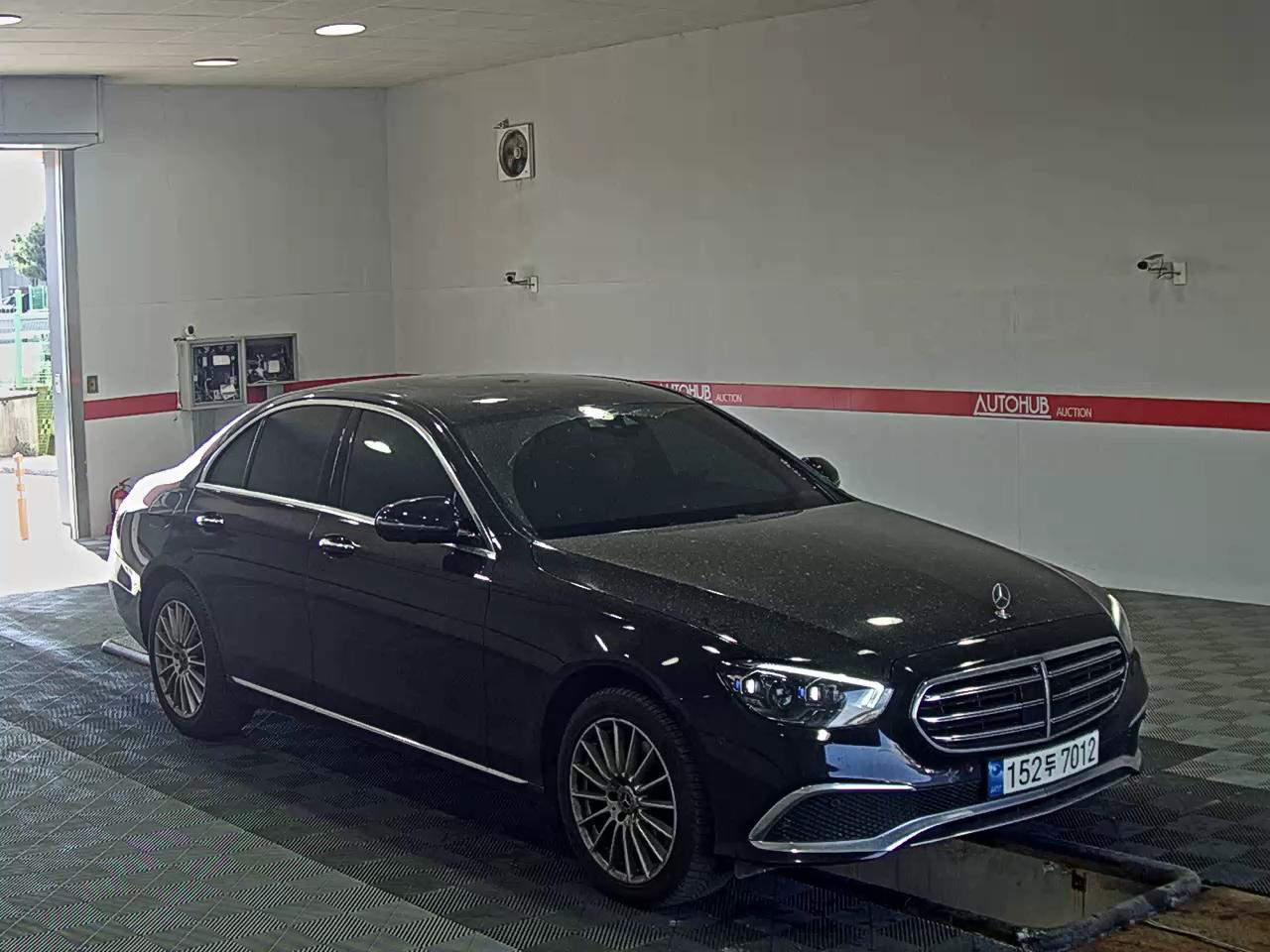Mercedes-Benz E-Class 2022 - Image 2