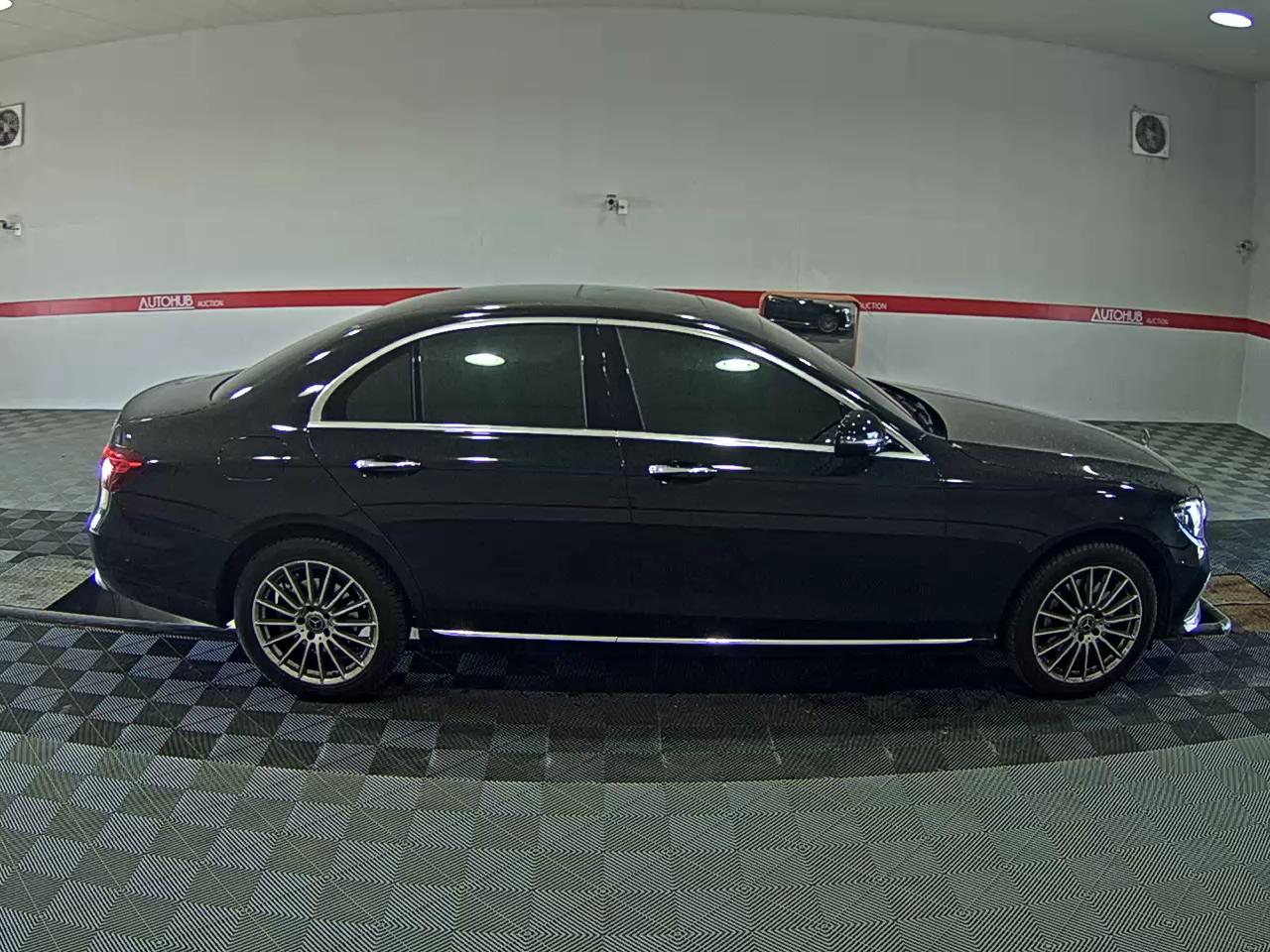 Mercedes-Benz E-Class 2022 - Image 3