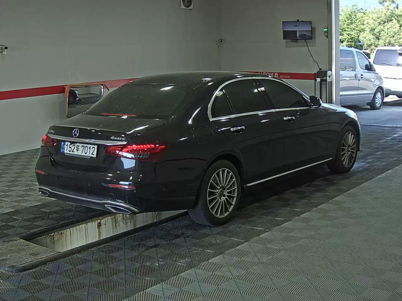 Mercedes-Benz E-Class 2022 - Image 4
