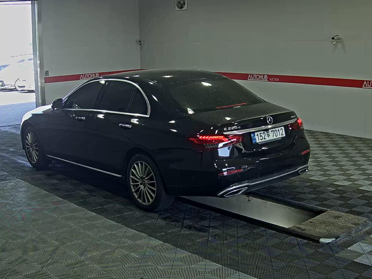 Mercedes-Benz E-Class 2022 - Image 5