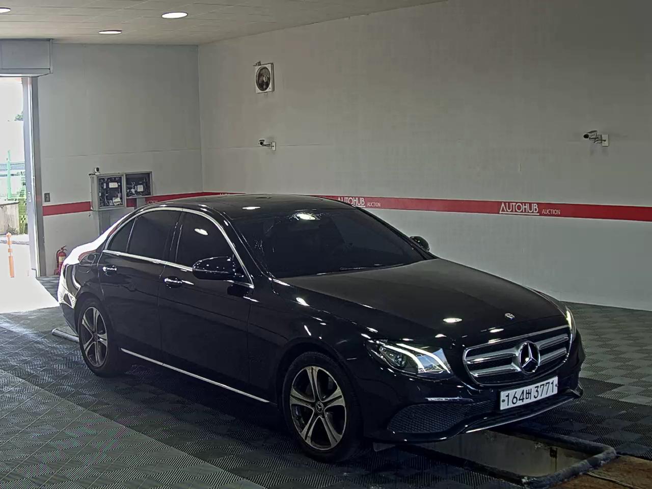 Mercedes-Benz E-Class 2019 - Image 2