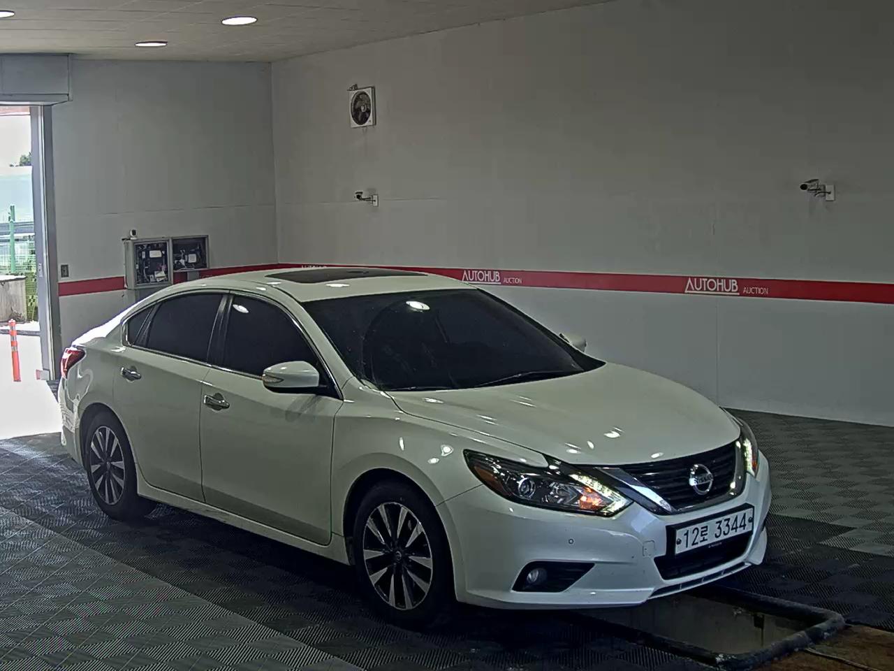 Nissan Altima 2017 - Image 2