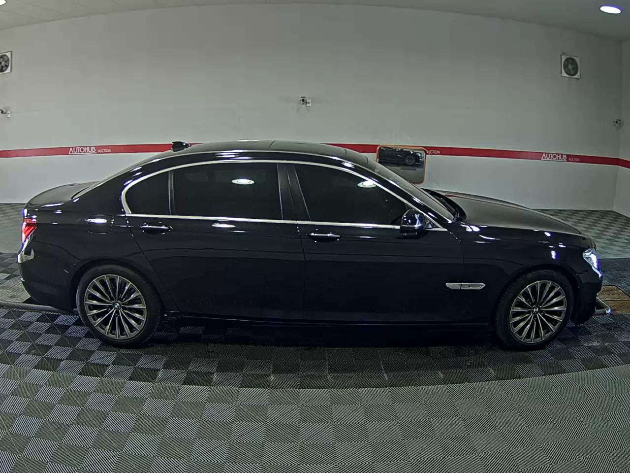 BMW 7 Series - 3