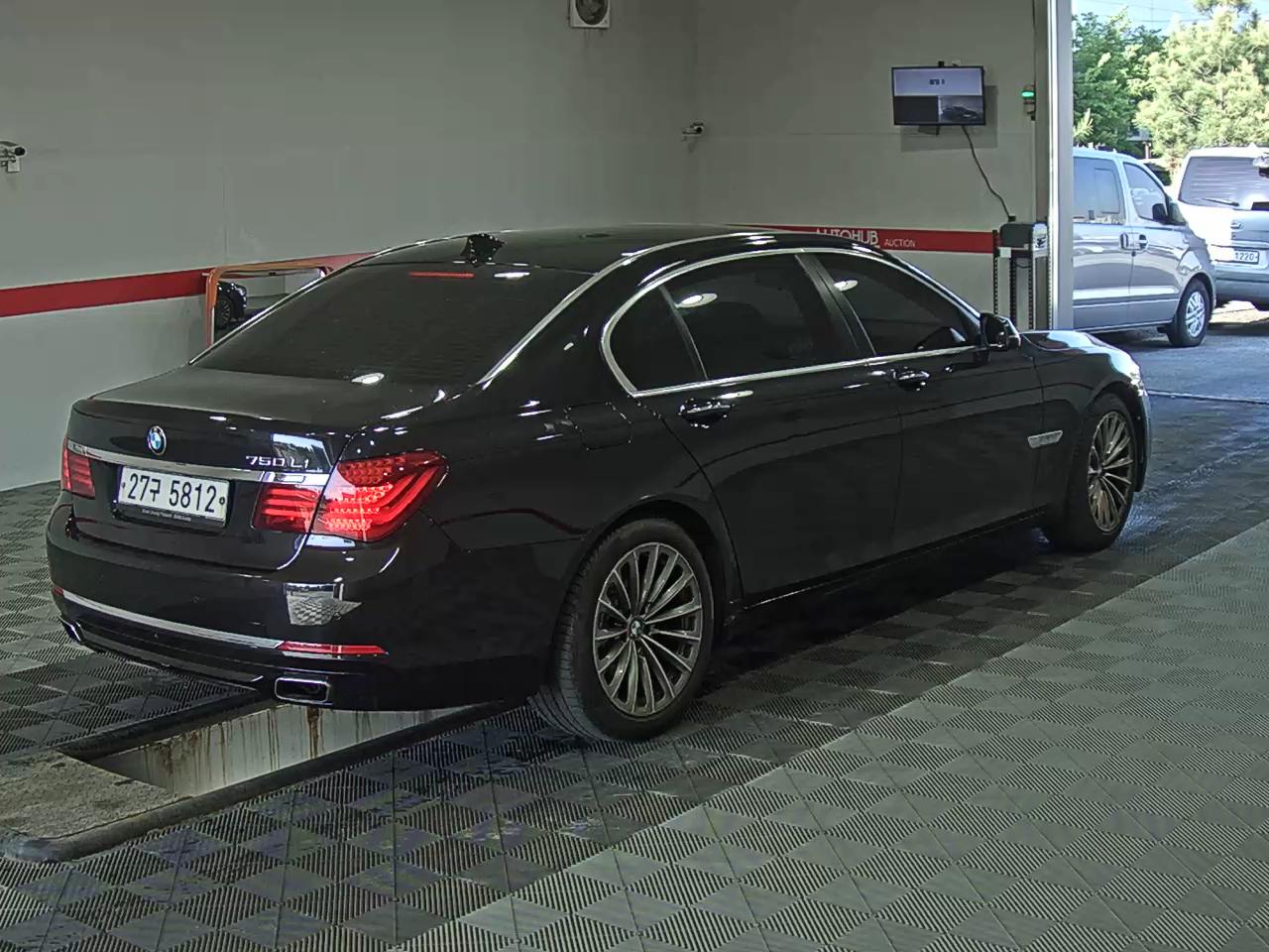 BMW 7 Series - 4