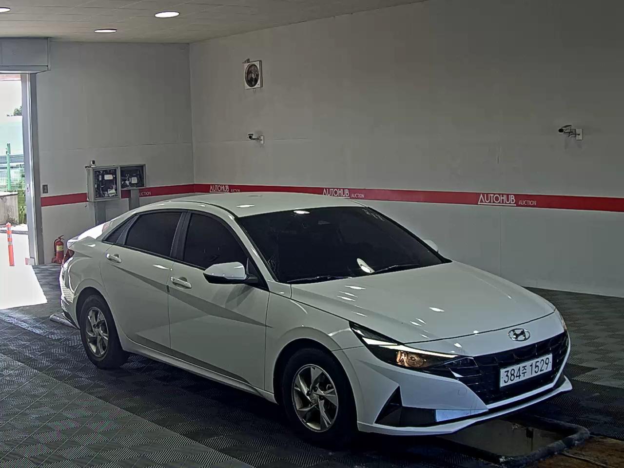 Hyundai Elantra 2021 - Image 2