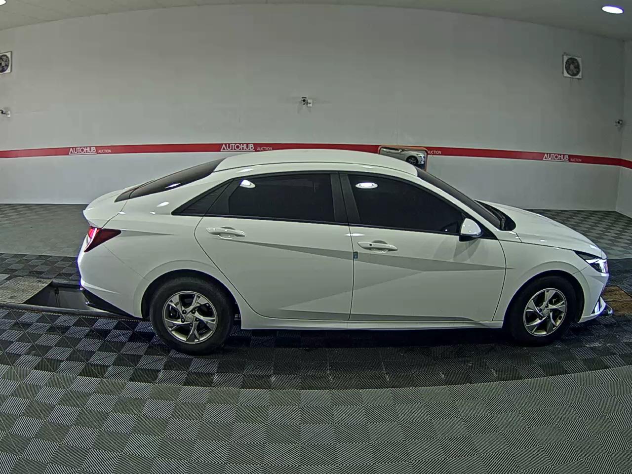 Hyundai Elantra 2021 - Image 3