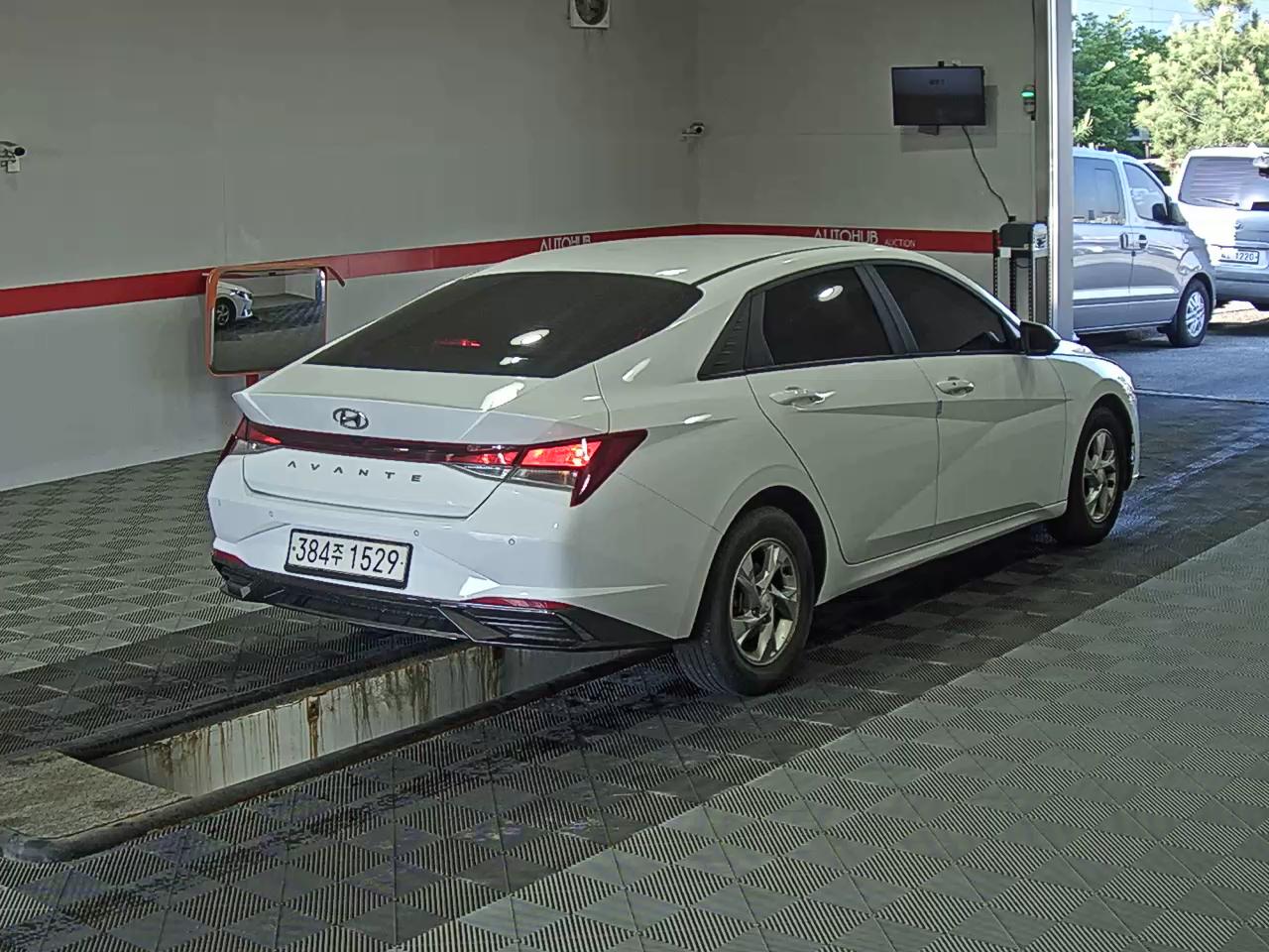 Hyundai Elantra 2021 - Image 4