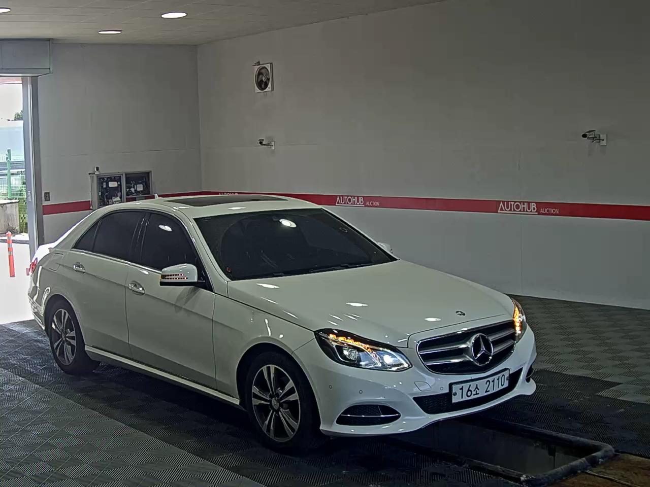Mercedes-Benz E-Class 2014 - Image 2