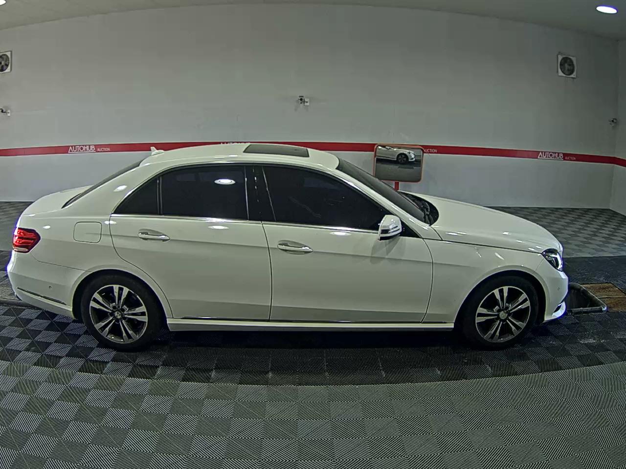 Mercedes-Benz E-Class 2014 - Image 3