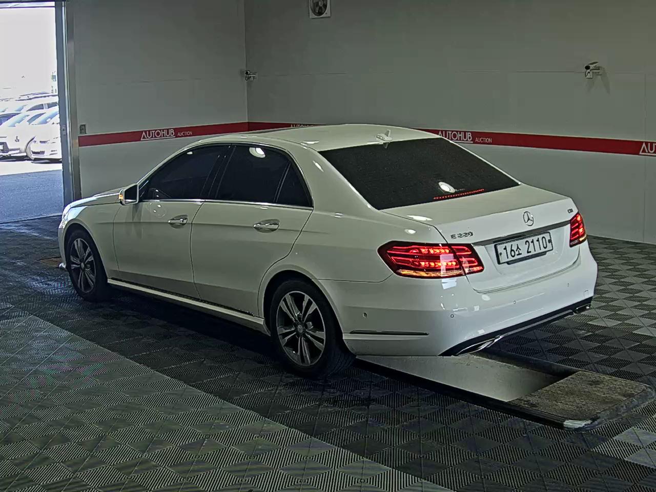 Mercedes-Benz E-Class 2014 - Image 5