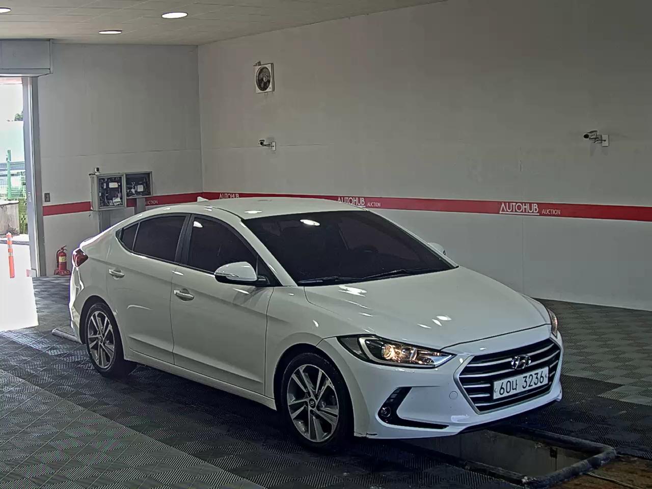 Hyundai Elantra 2018 - Image 2