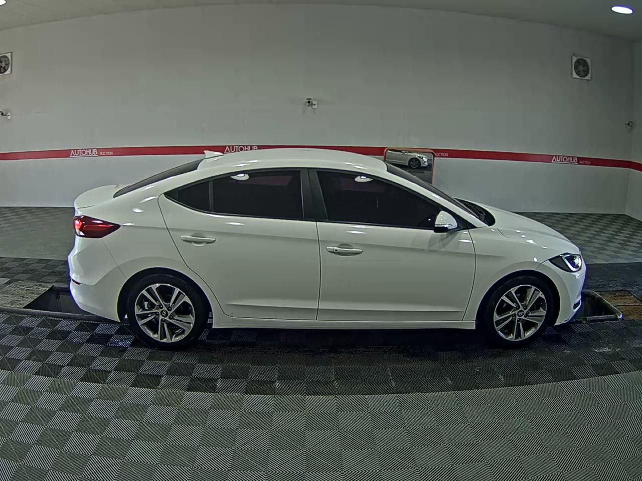 Hyundai Elantra 2018 - Image 3