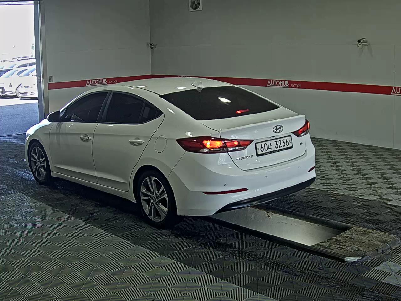 Hyundai Elantra 2018 - Image 5