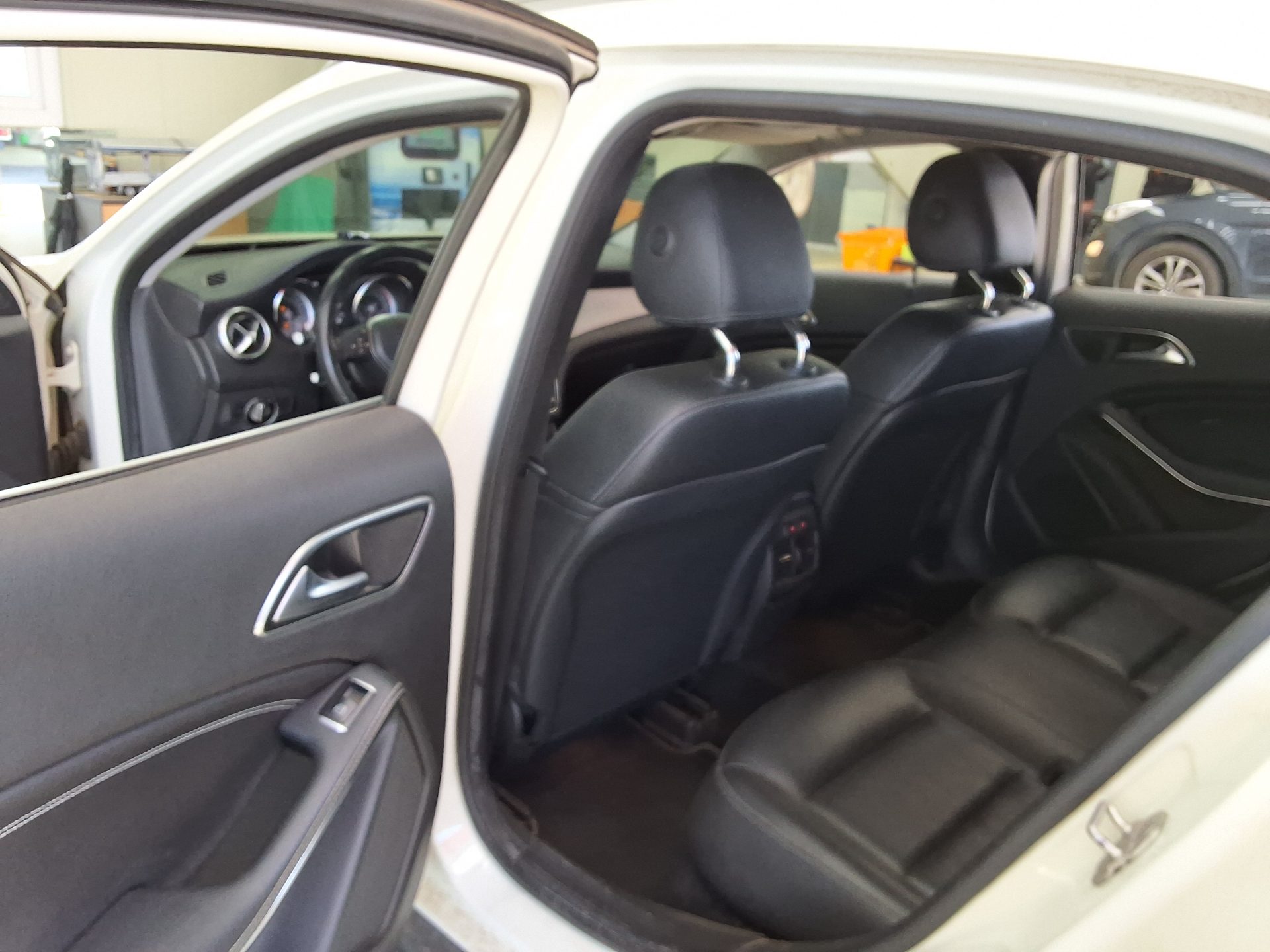 2015 - mercedes-benz 200