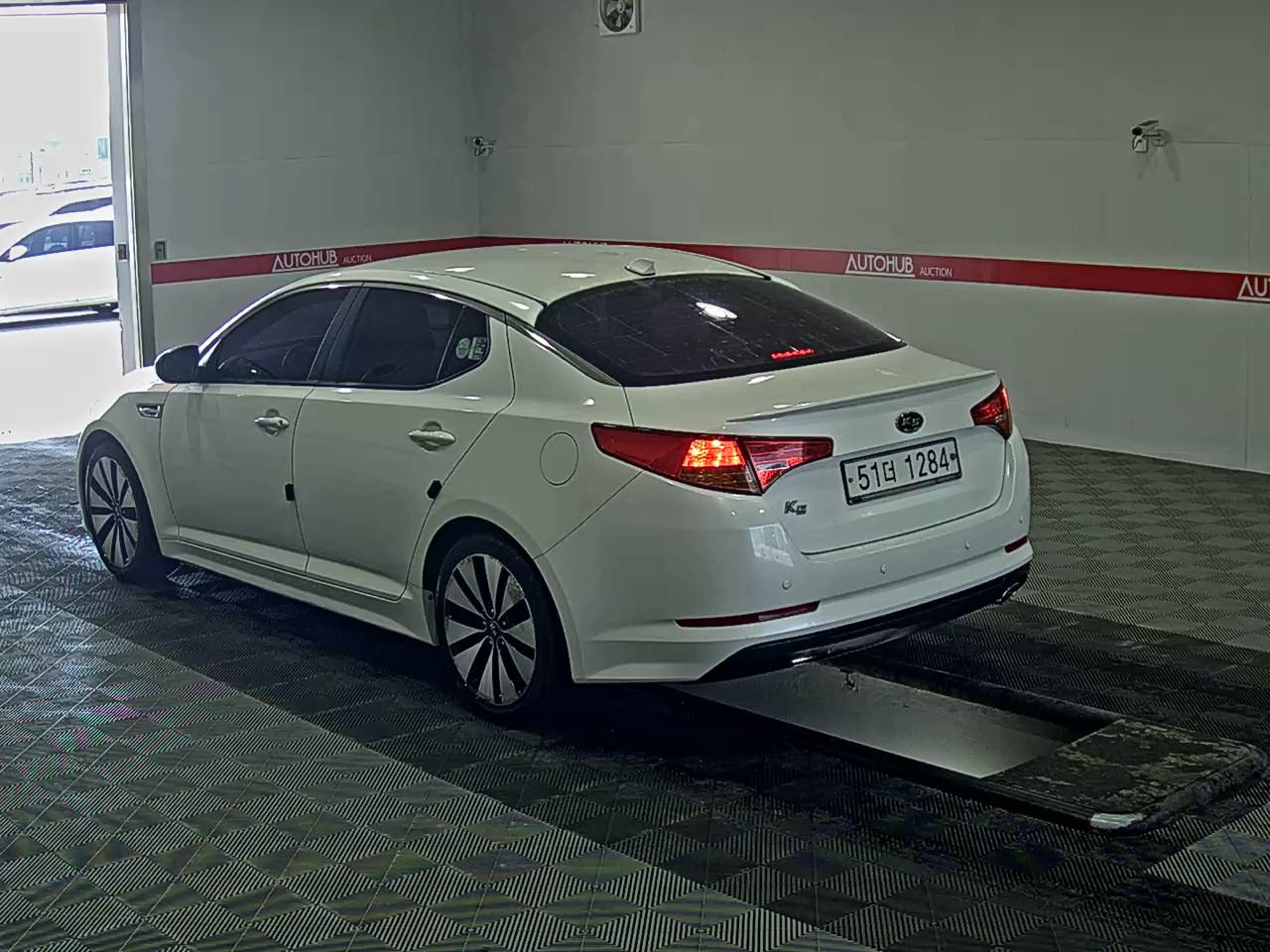 Kia K5 - 5