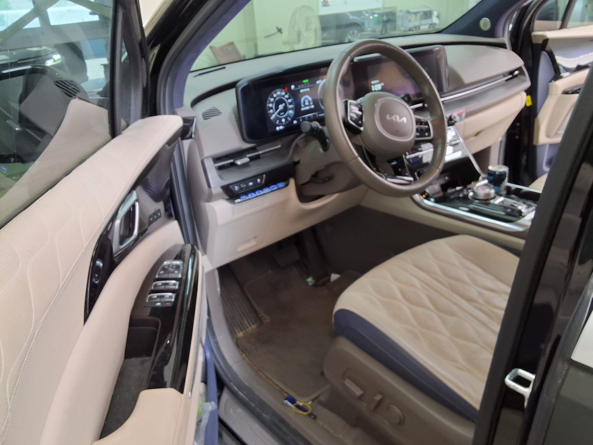 2023 - kia carnival