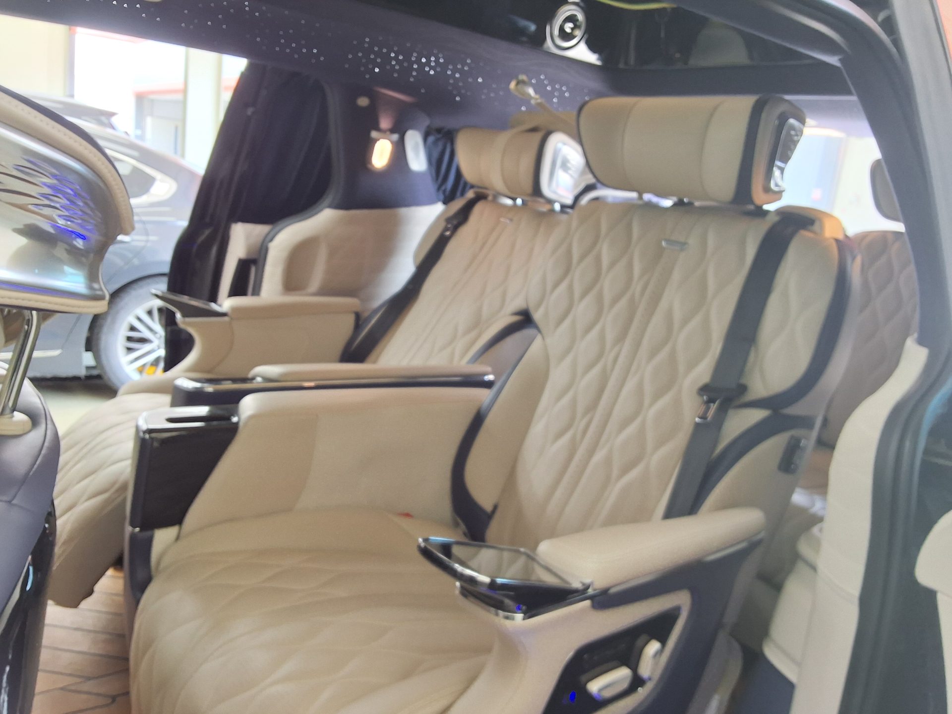 2023 - kia carnival