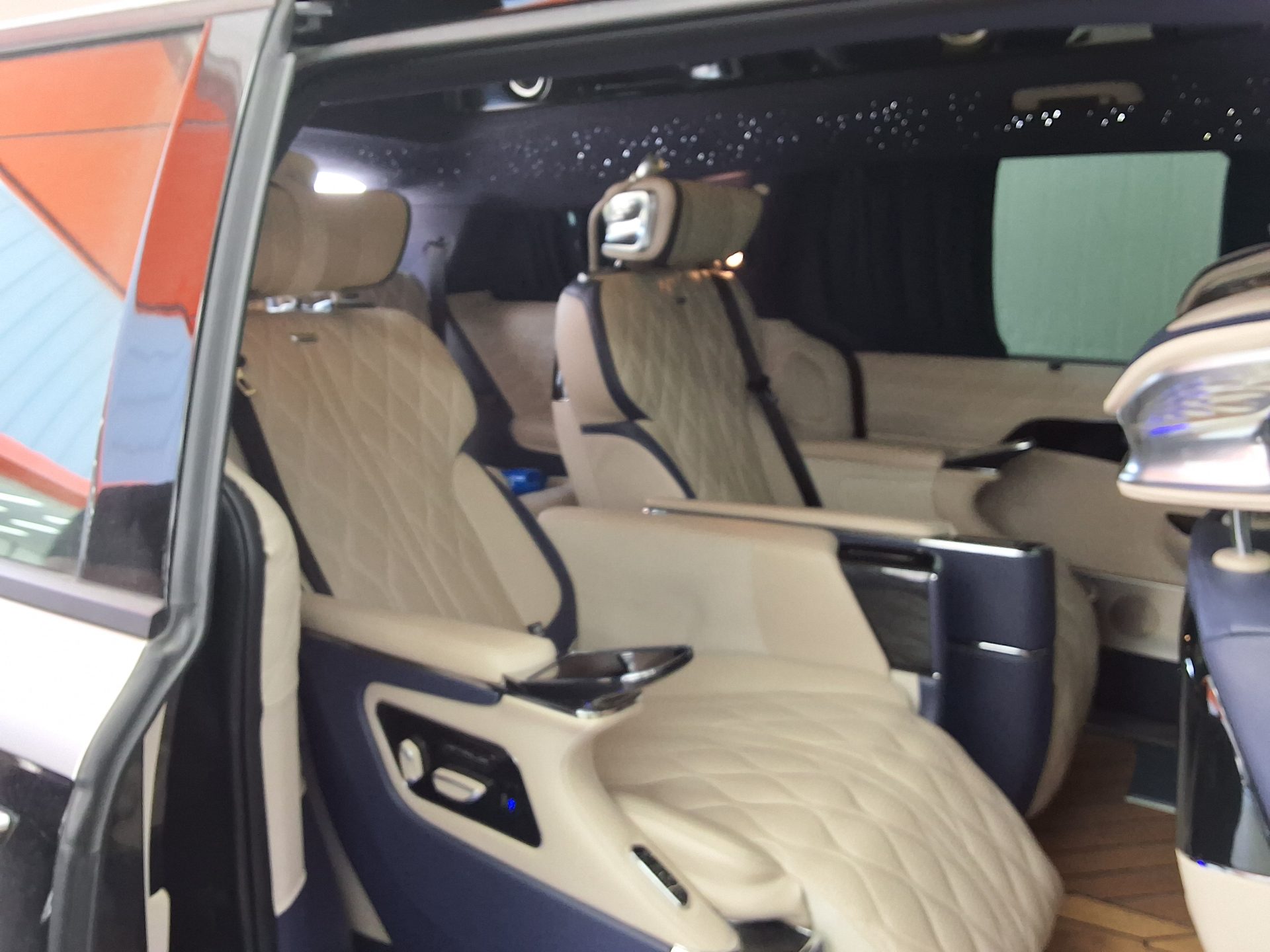2023 - kia carnival