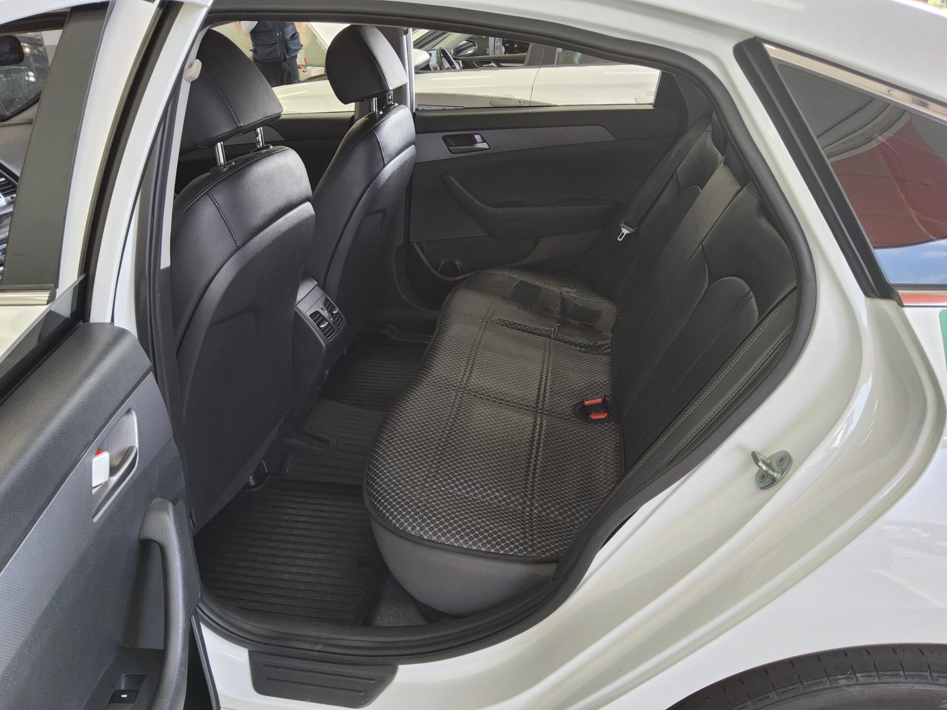 Hyundai Sonata - 11