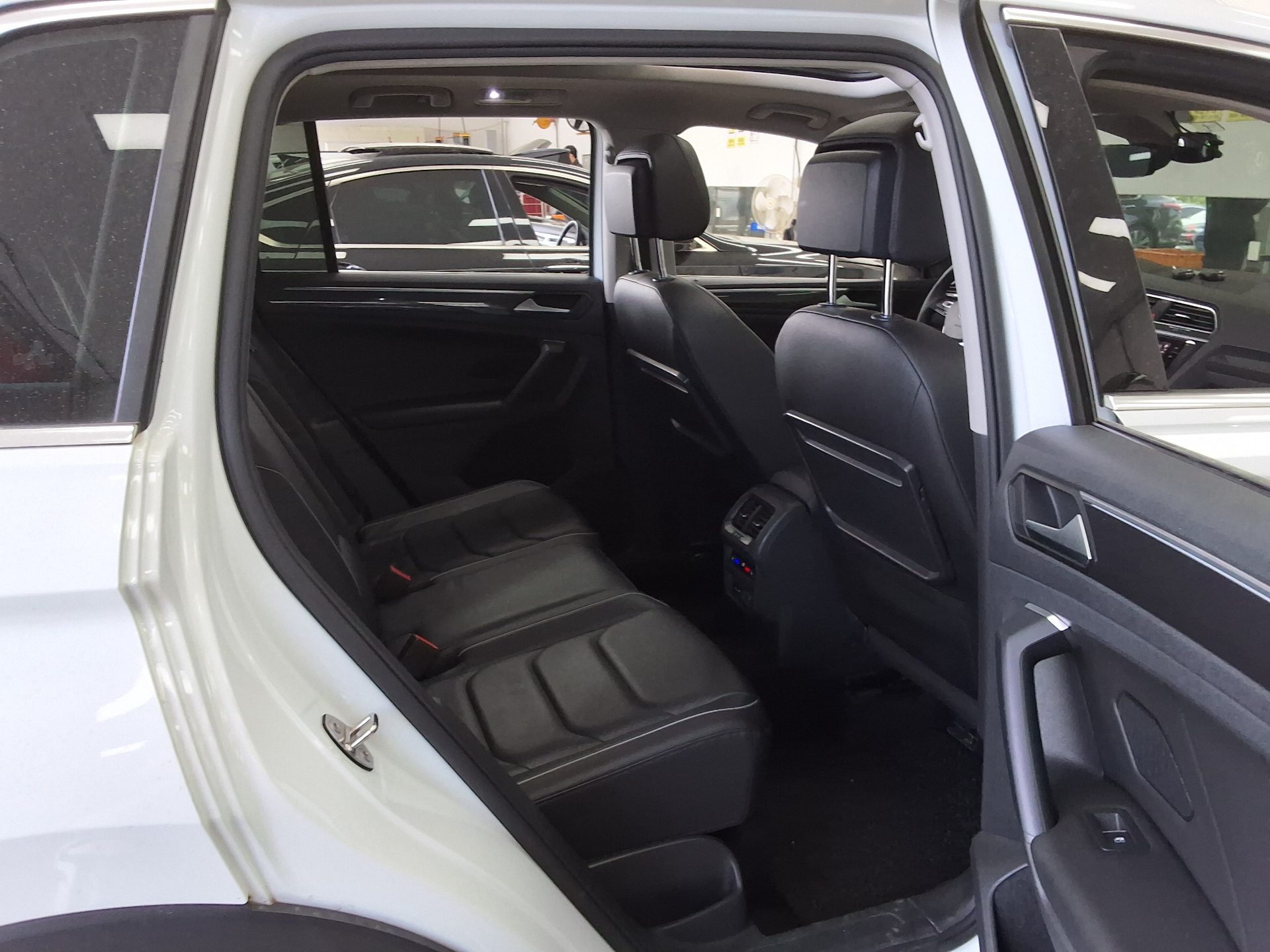 Volkswagen Tiguan - 13