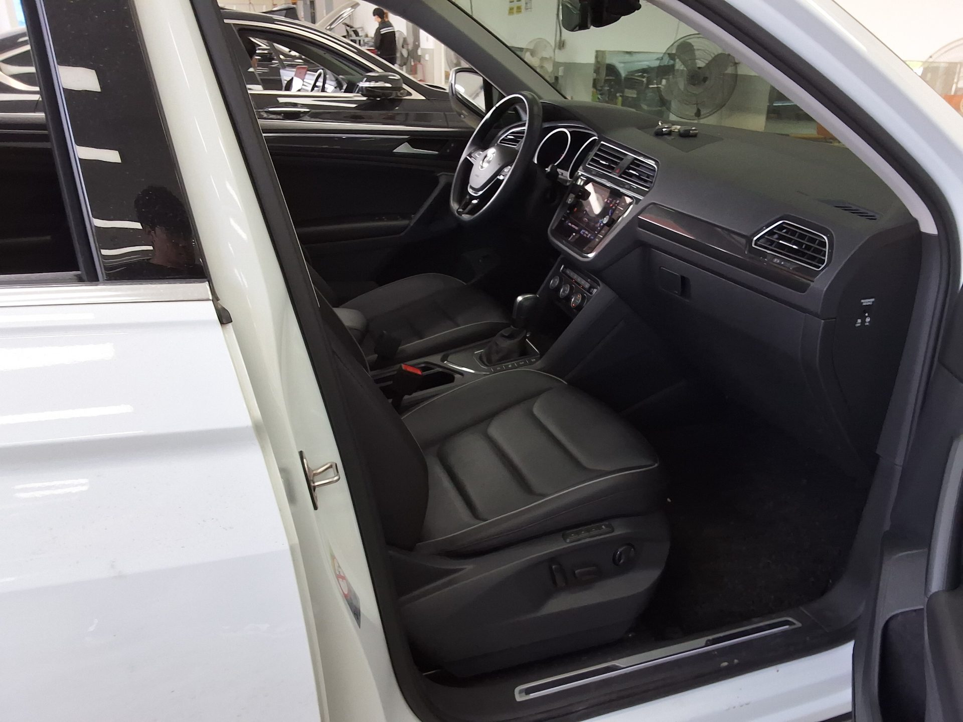 Volkswagen Tiguan - 14