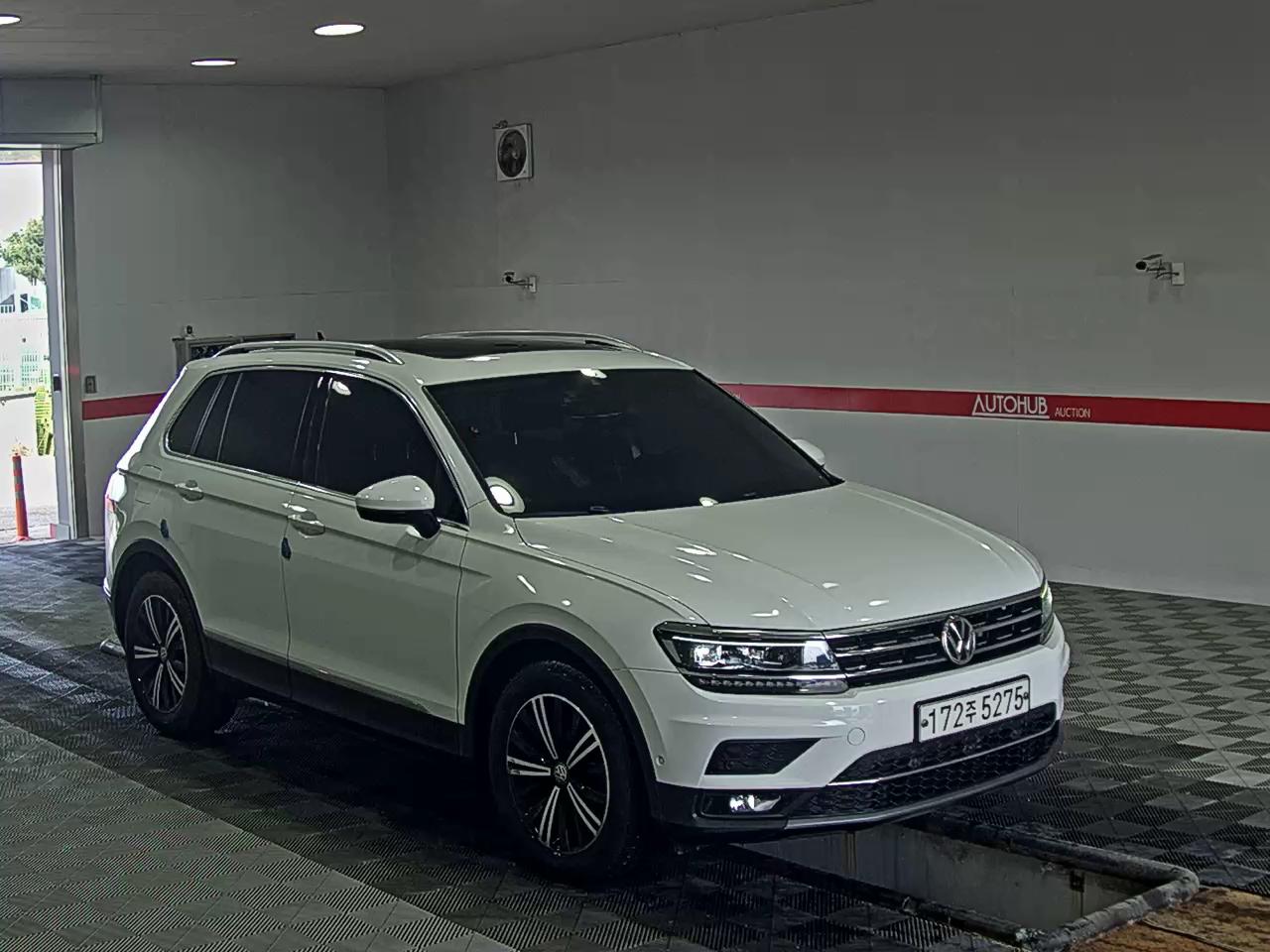 Volkswagen Tiguan - 2