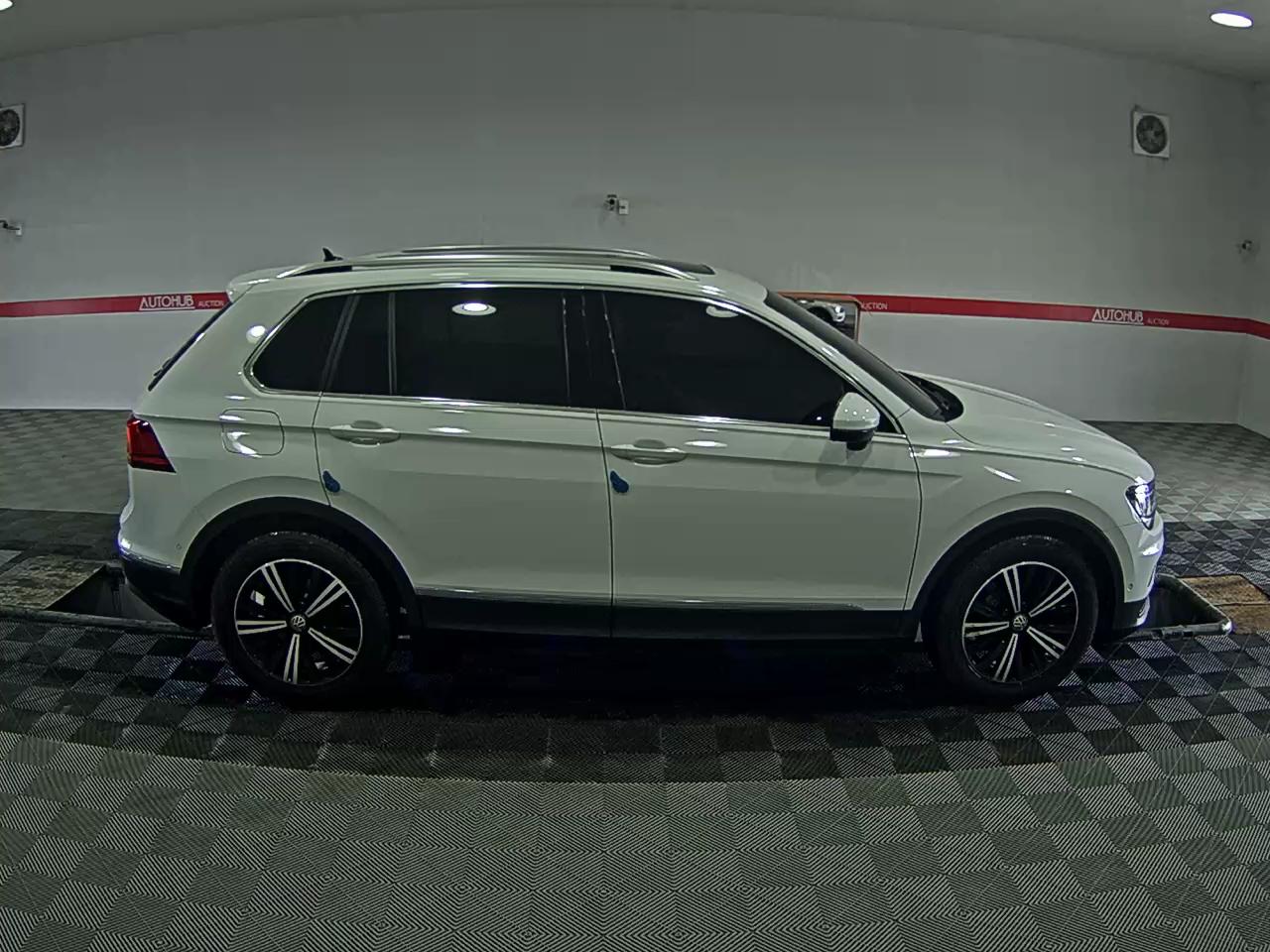 Volkswagen Tiguan - 3