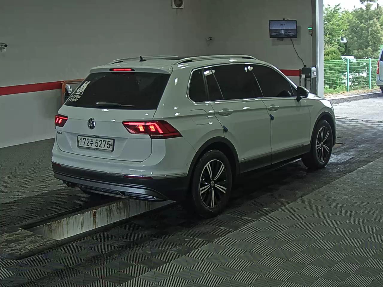 Volkswagen Tiguan - 4