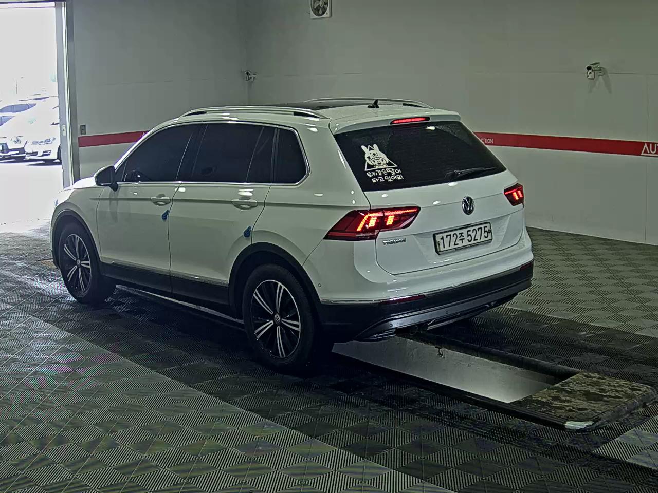Volkswagen Tiguan - 5