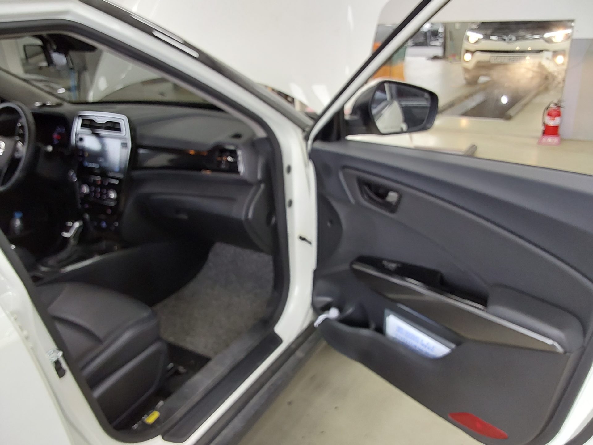 KG Mobility Tivoli - 13