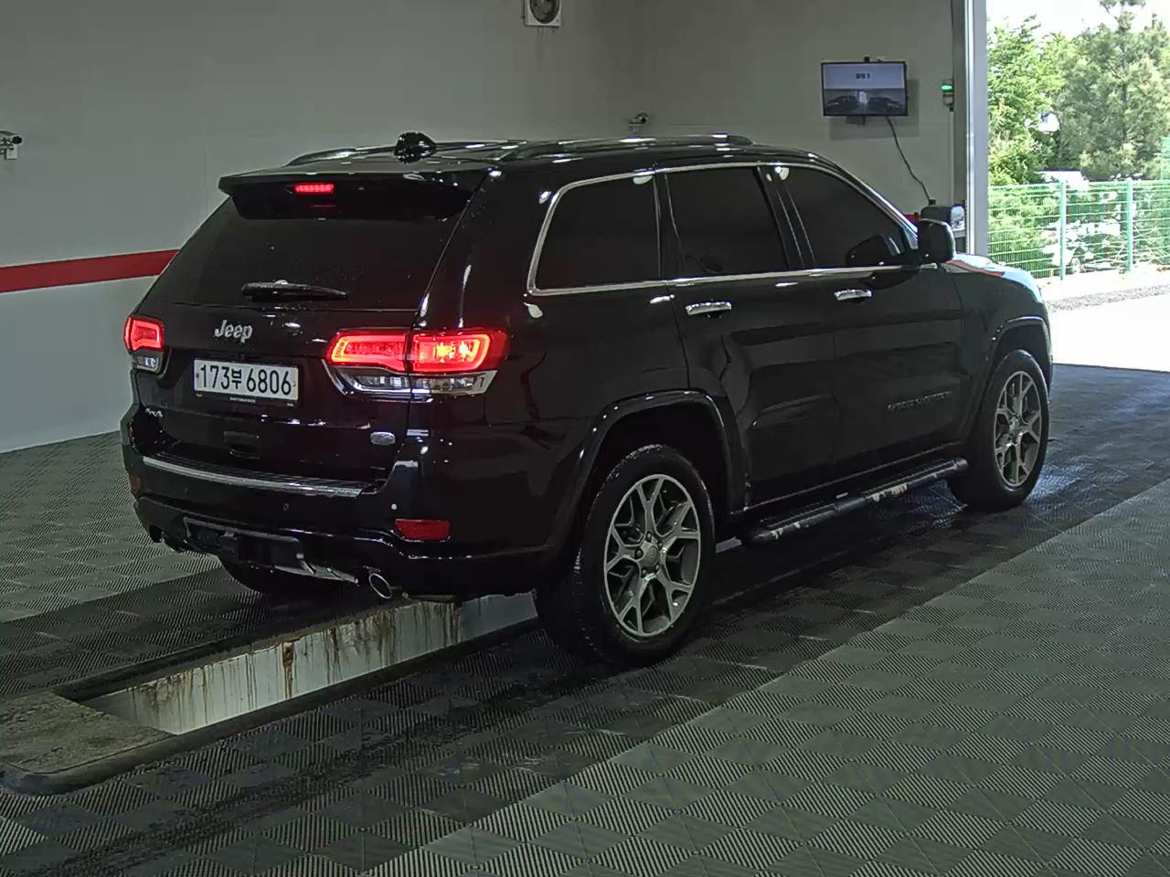 2021 - jeep grand cherokee