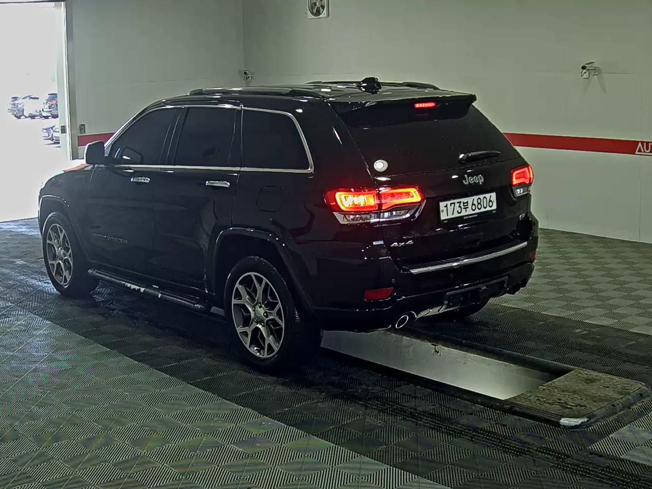 2021 - jeep grand cherokee