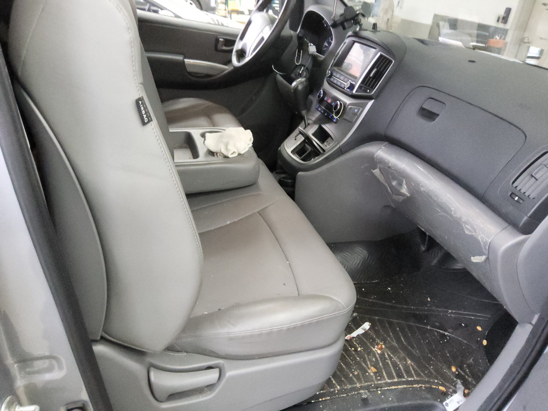 2020 - hyundai grand starex
