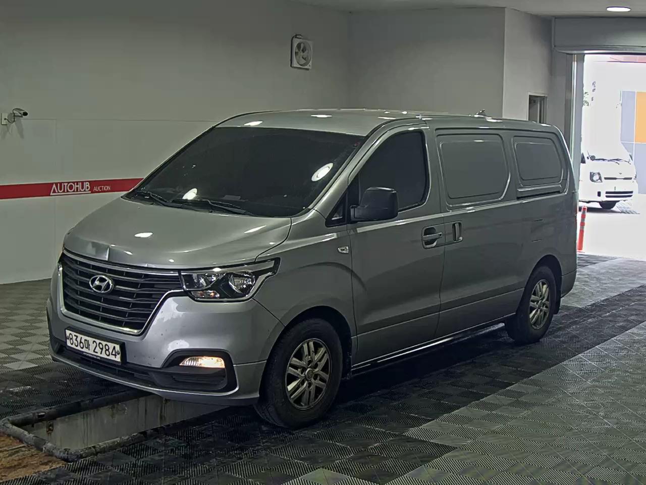 HYUNDAI GRAND STAREX