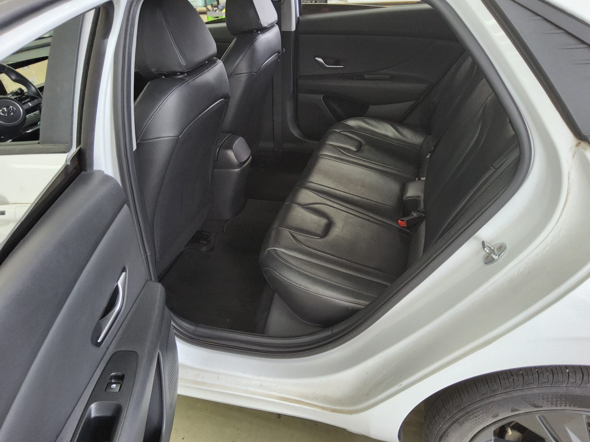 Hyundai Elantra - 11