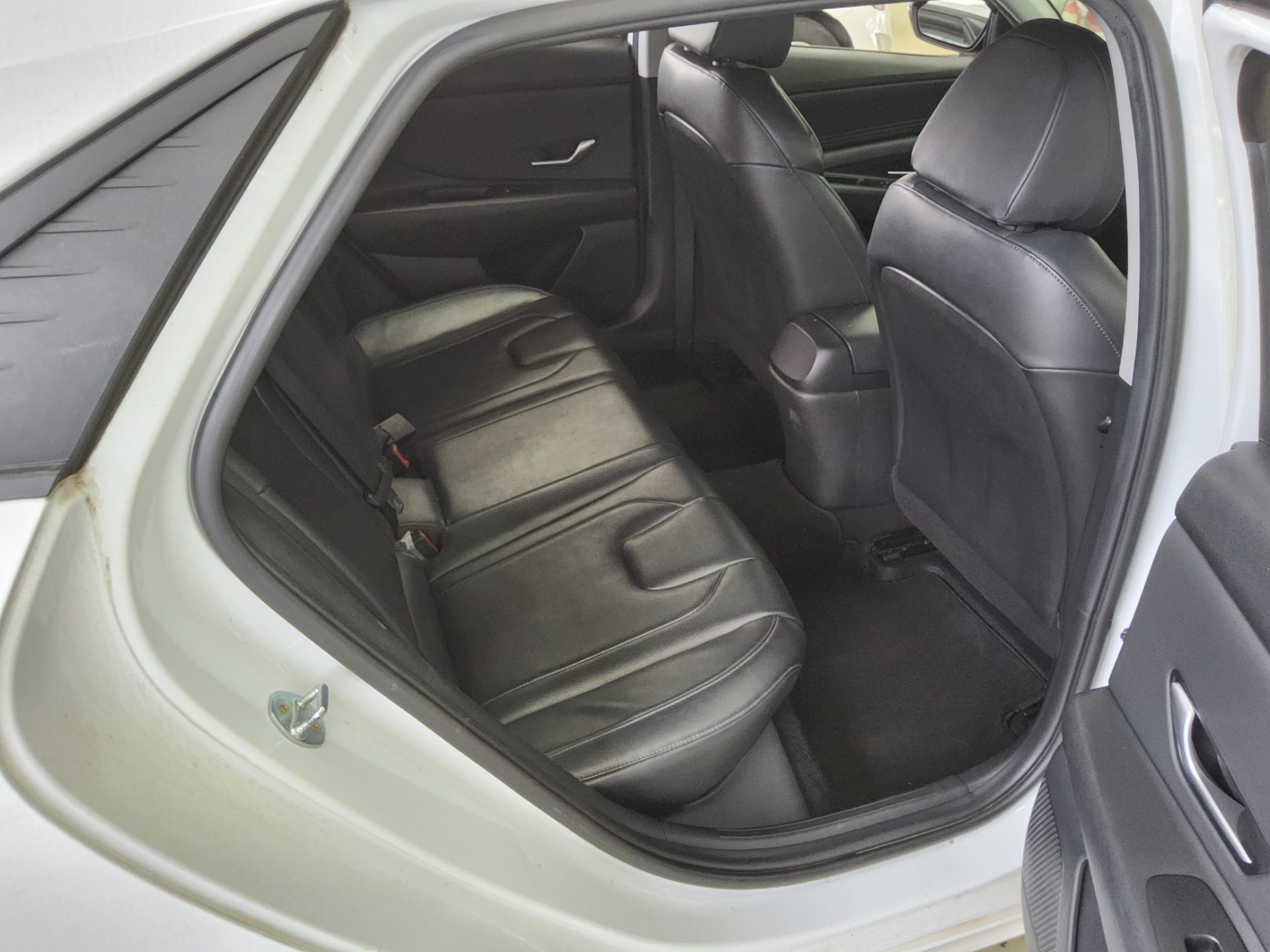 Hyundai Elantra - 12