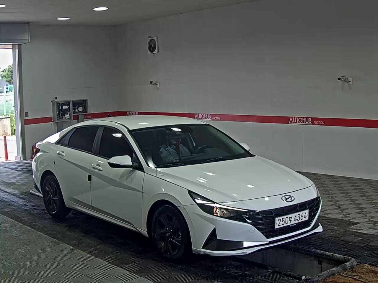Hyundai Elantra - 2
