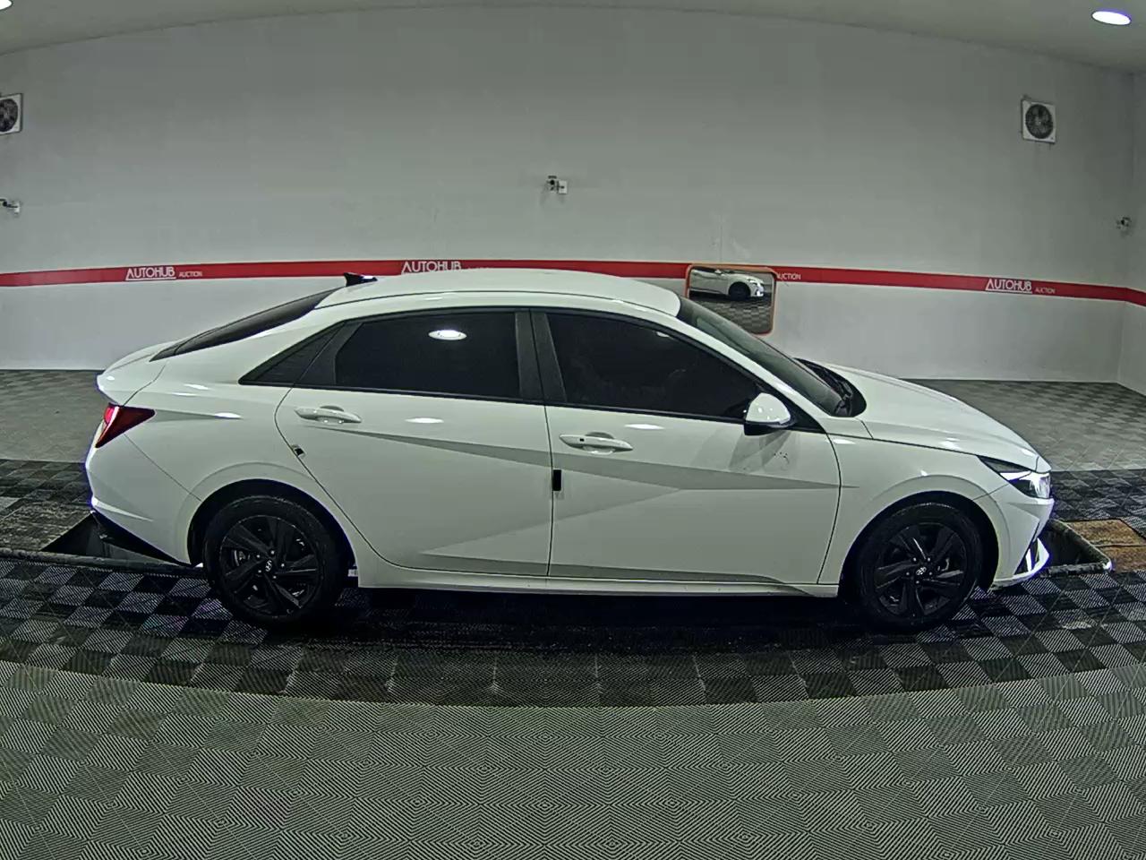 Hyundai Elantra - 3