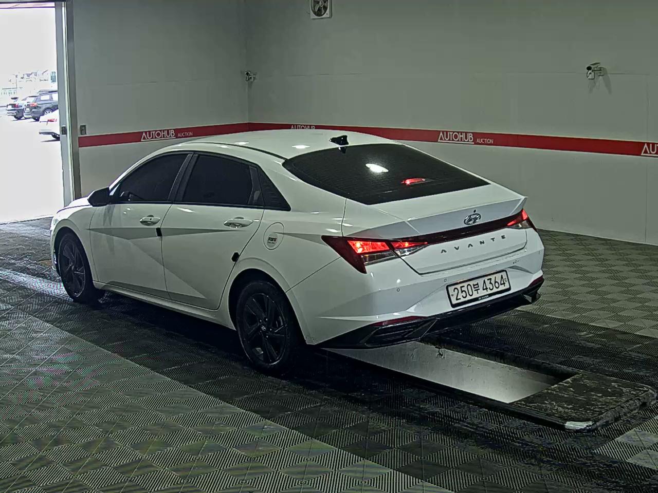 Hyundai Elantra - 5
