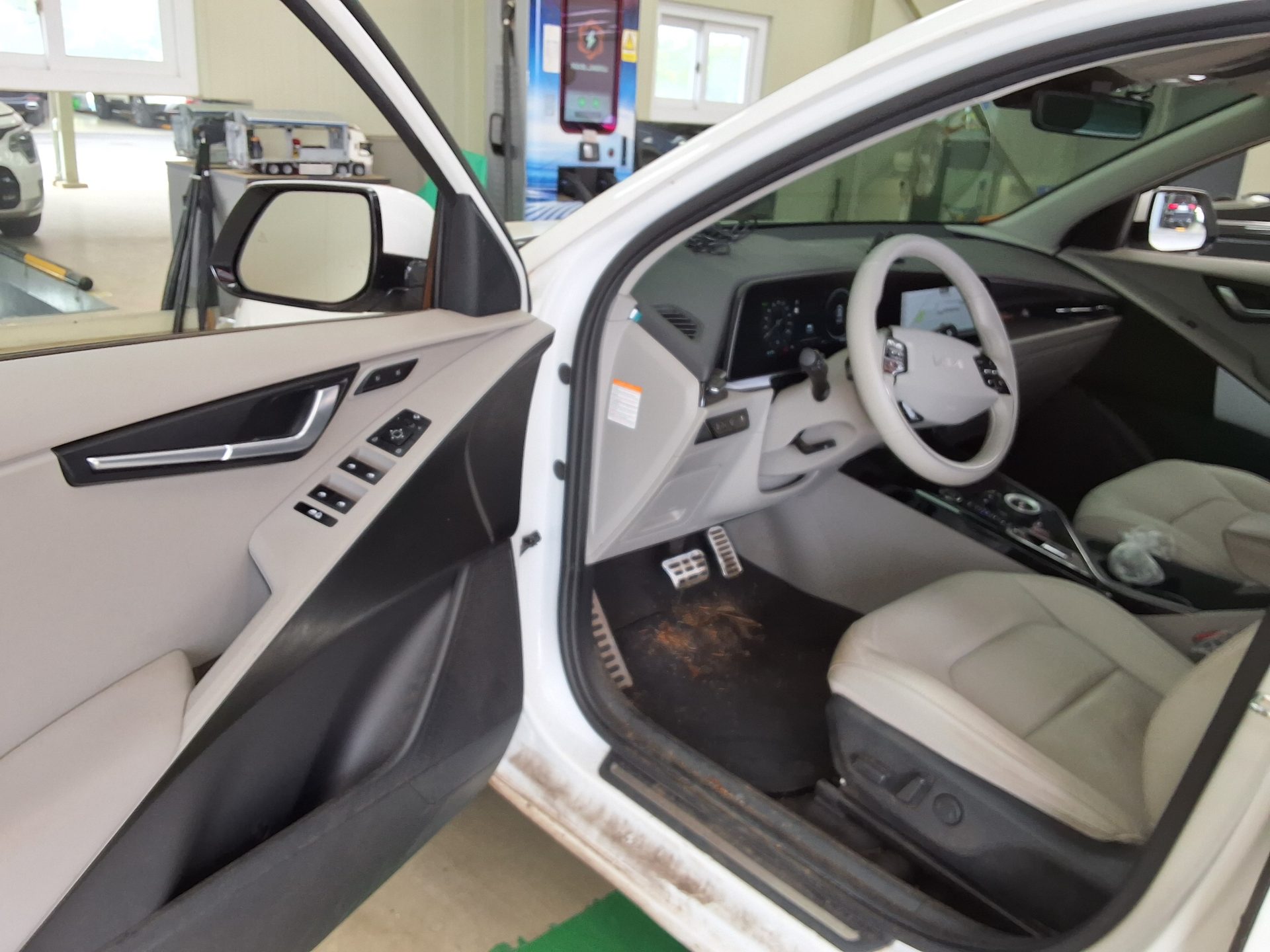 2023 - kia niro
