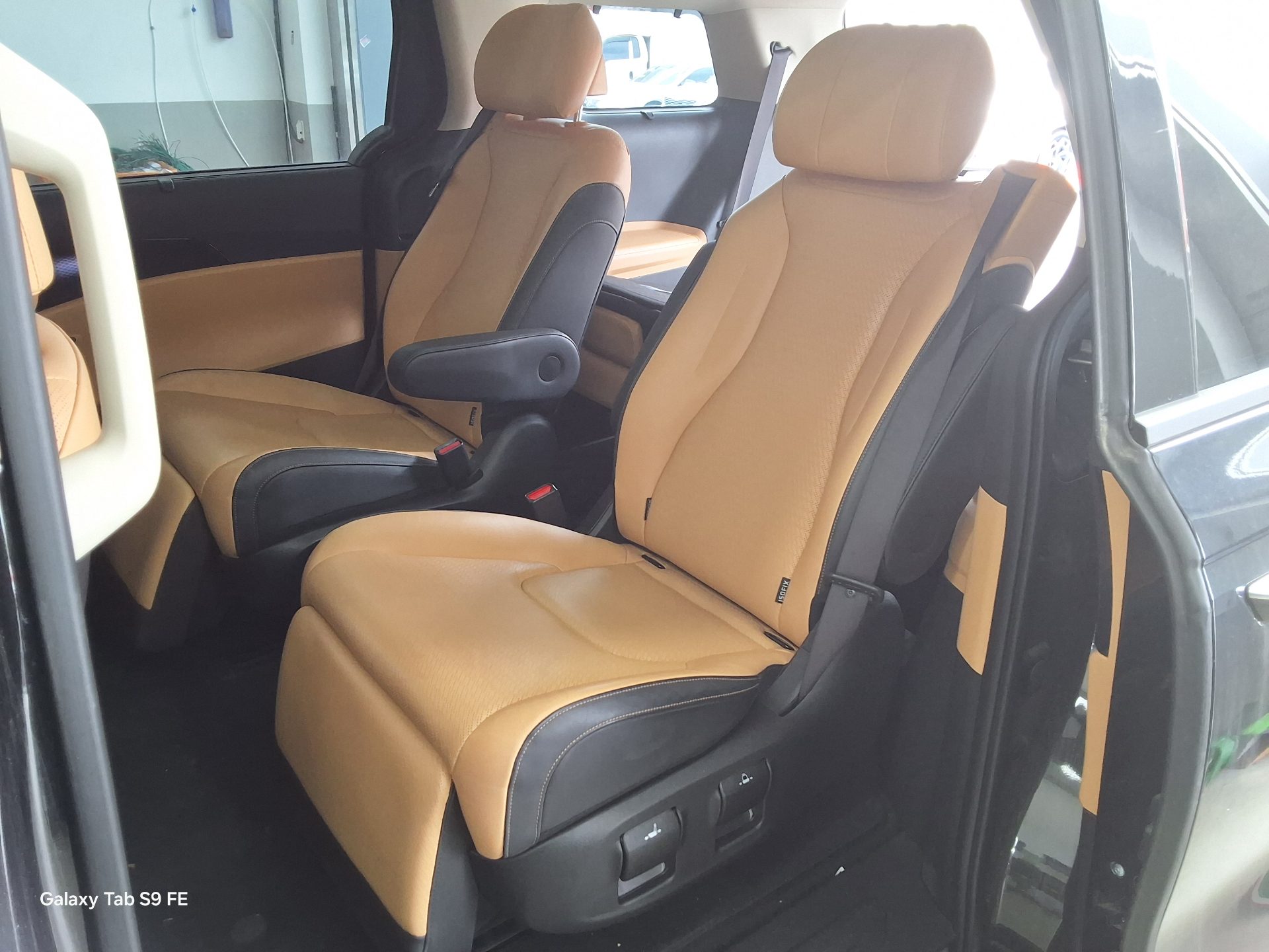 Kia Carnival - 11