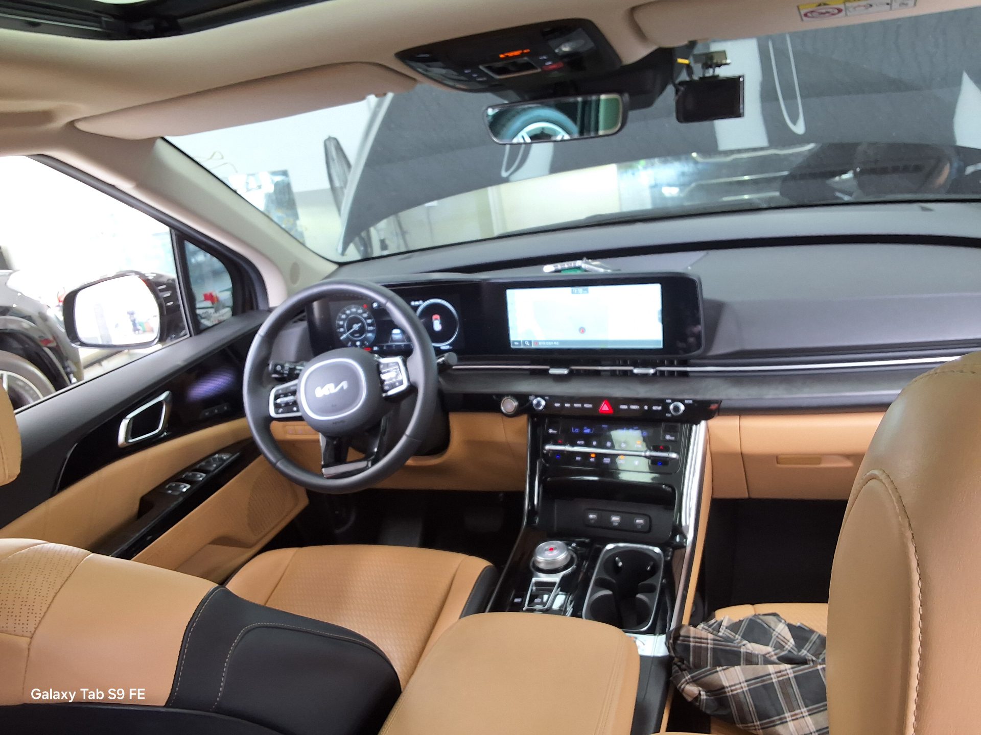 Kia Carnival - 10