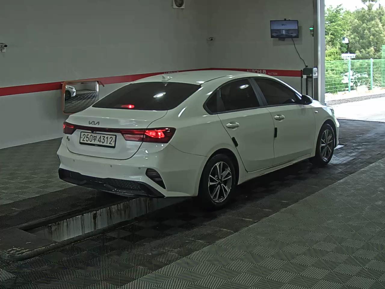 Kia K3 - 4
