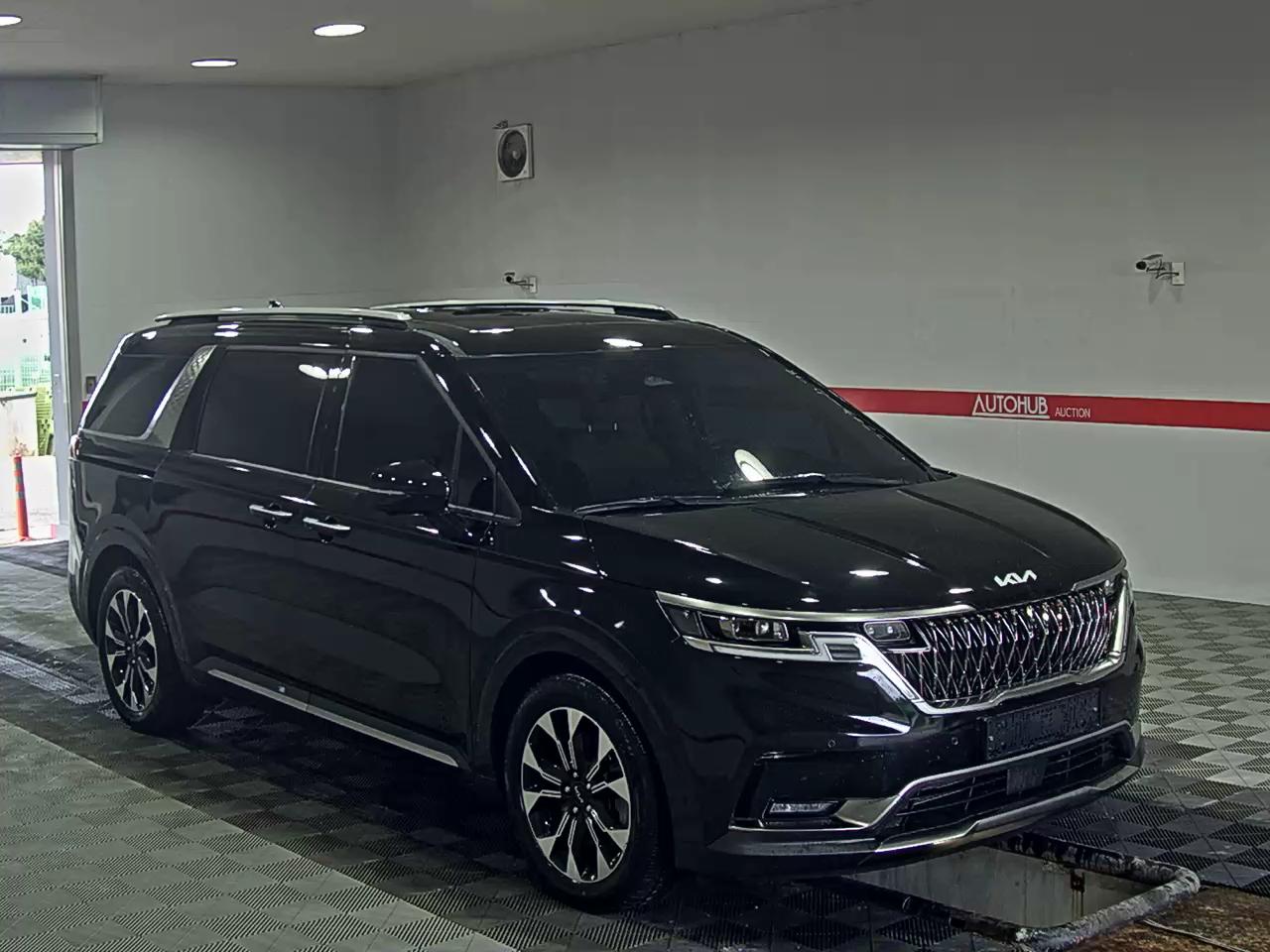Kia Carnival - 2