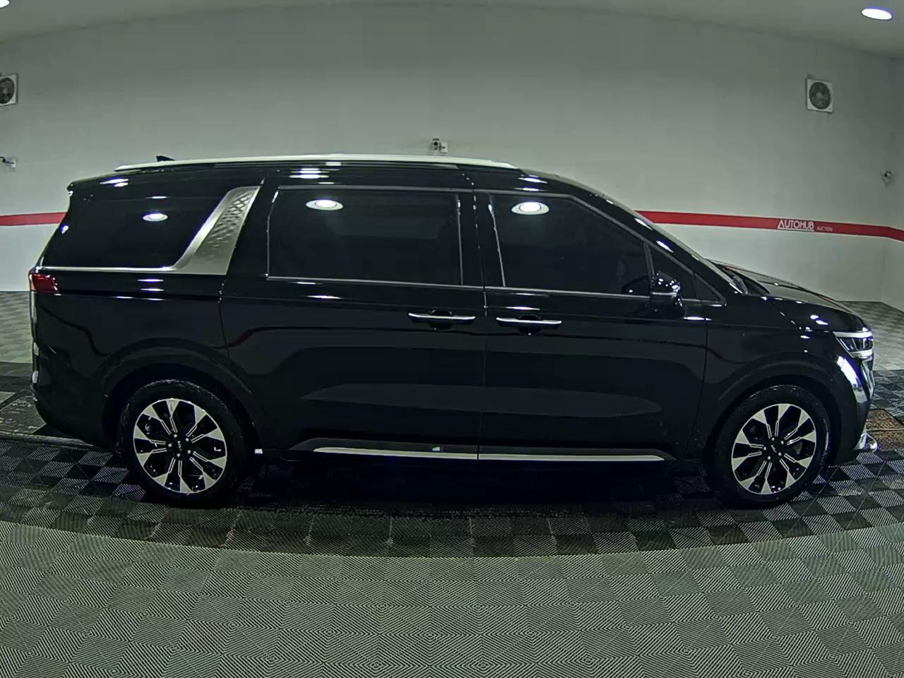 Kia Carnival - 3