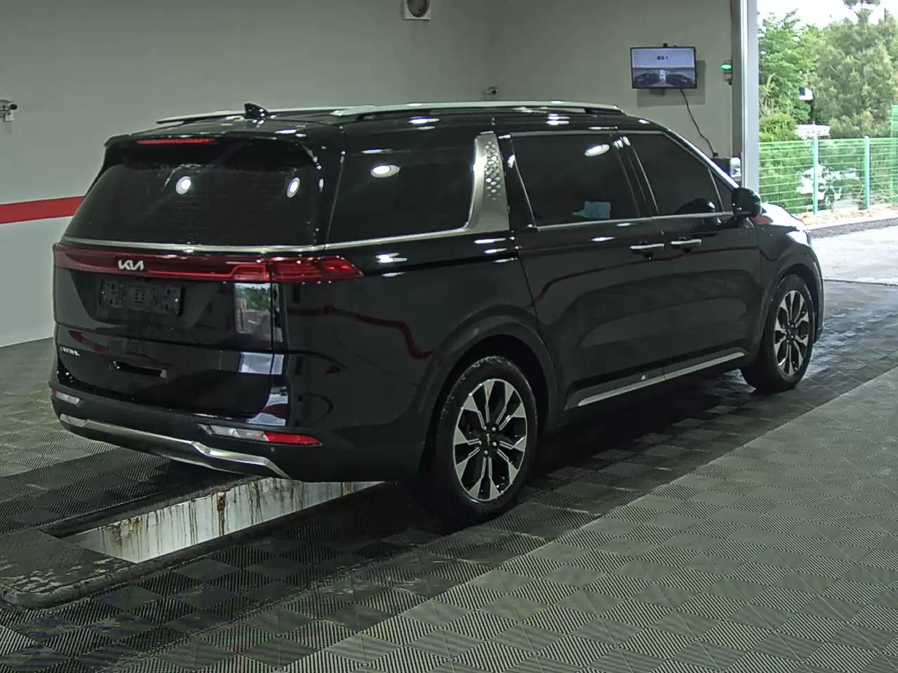 Kia Carnival - 4