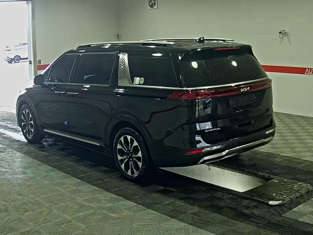 Kia Carnival - 5